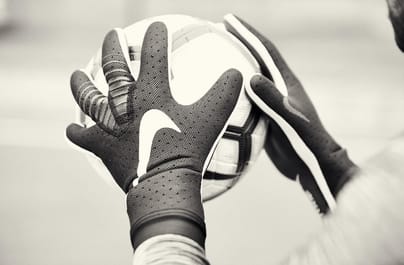 Fino al 76% di sconto Guanti da portiere su Futbol Emotion