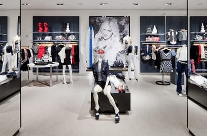 Spedizione standard gratuita su Guess