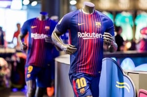 Sconti fino al 50% abbigliamento ufficiale calcio in Offerta