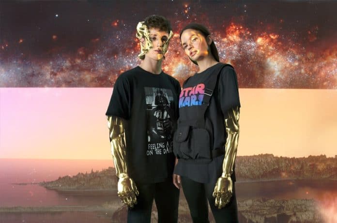 Donna e uomo che indossano abbigliamento Pull e Bear Star Wars