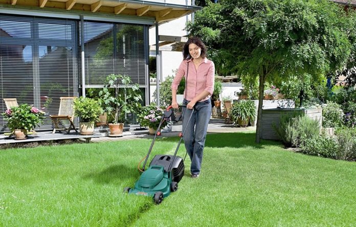 Come scegliere il tagliaerba elettrico giusto per l'erba del tuo giardino