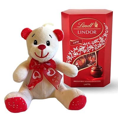 scatola di cioccolatini al latte Lindt accompagnati da un orsetto color panna e rosso