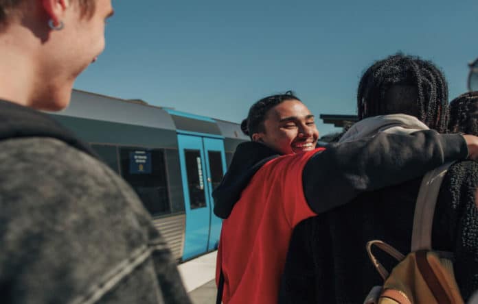 Trainline Porta un Amico: Risparmia 10€ sui tuoi viaggi in treno e bus