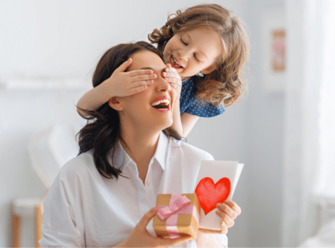 Idee regalo per la Festa della Mamma 2025: risparmia con i codici sconto
