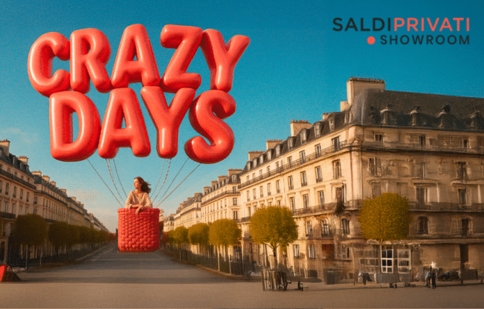 Donna che sceglie capi estivi durante i Crazy Days su SaldiPrivati con sconti fino al 90%