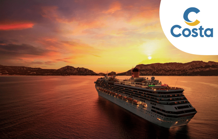 Nave Costa Crociere al tramonto in mare aperto