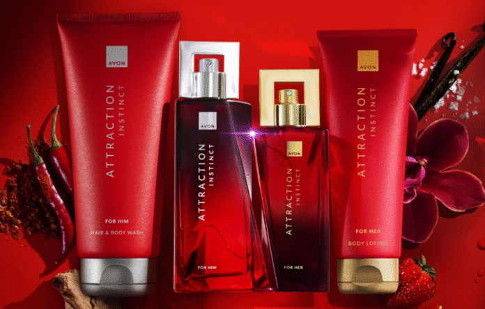 Set di profumi e creme Avon con confezioni rosse