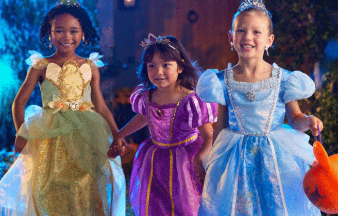 Bambine con costumi Disney da principesse per Halloween