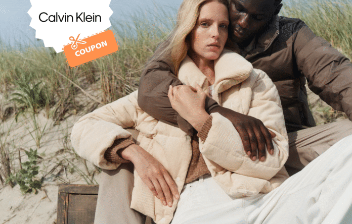 Coppia Calvin Klein con piumino e outfit autunnali in promozione fino al 50%