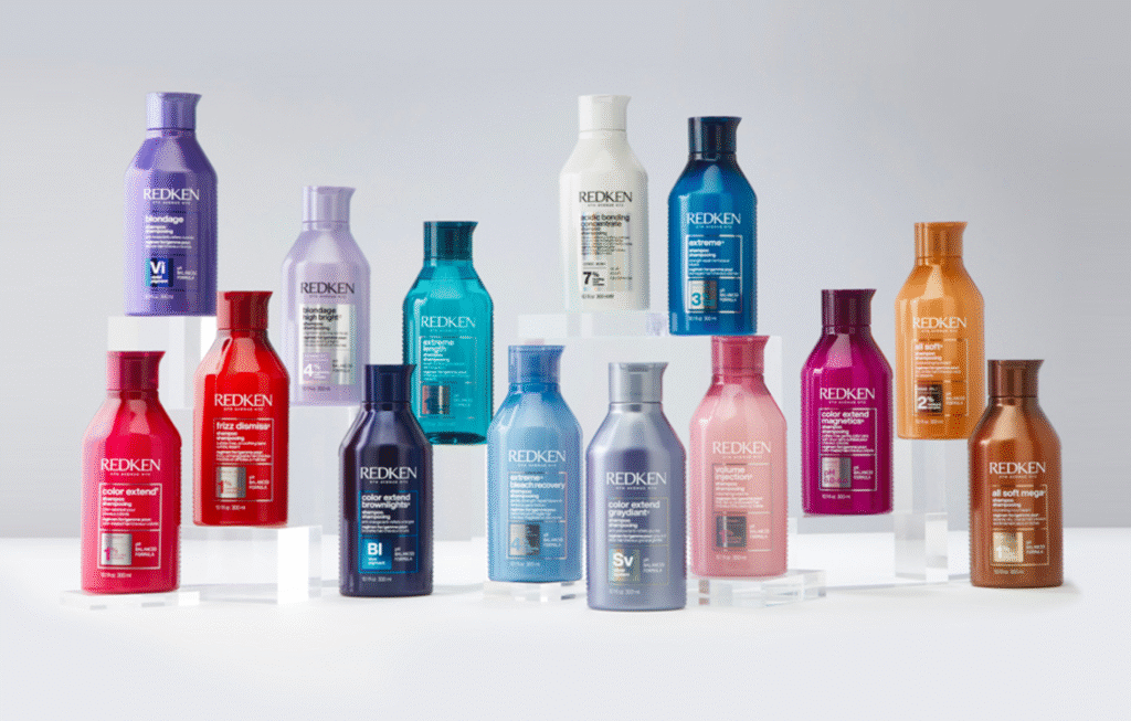 Gamma di shampoo e trattamenti capelli in confezioni colorate Redken