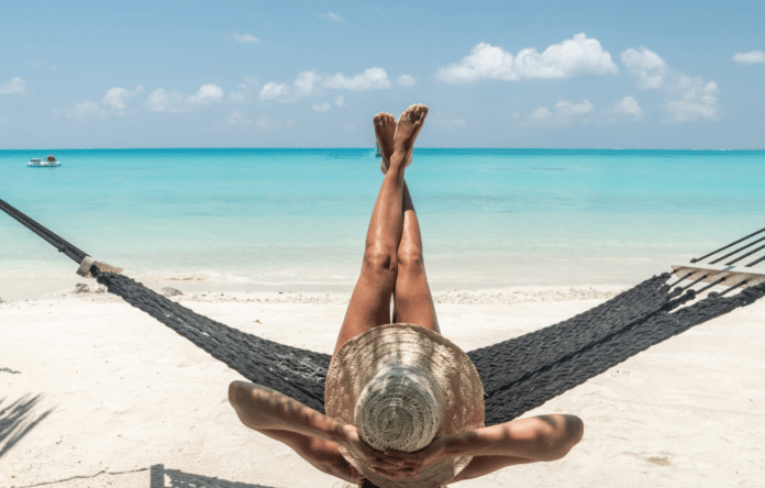 Relax al mare in primavera durante una vacanza al caldo